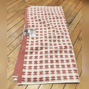 New! Striped Bath Towel 30” W x 58” L 100% Cotton Yarn Red Color 600 GSM NWT NIB